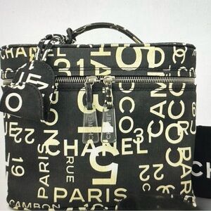 🆕 CHANEL ""By the sea" collection, Signature Vanity Case👜